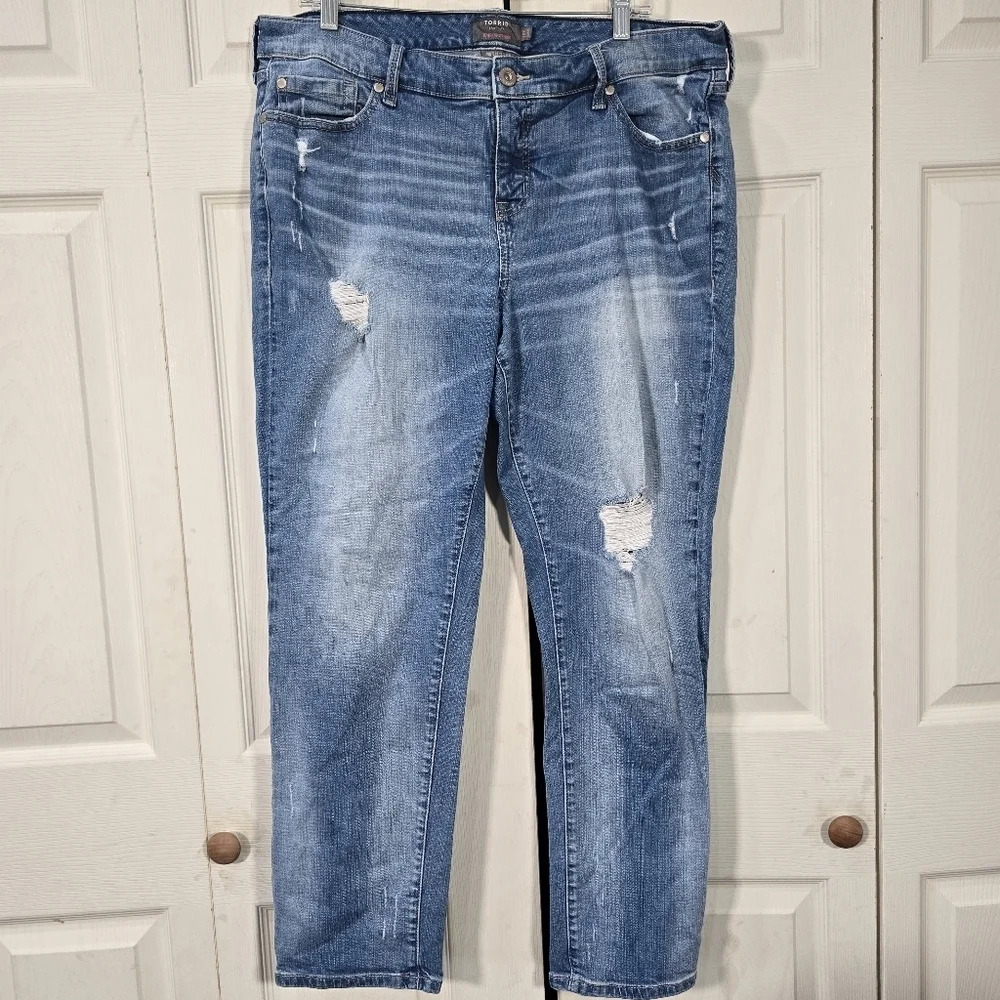 Torrid Boyfriend Straight Leg Distressed Vintage Stretch Jeans size 18